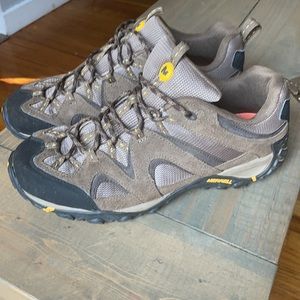Men’s Merrell Moab 2. Smoke & pet free home.